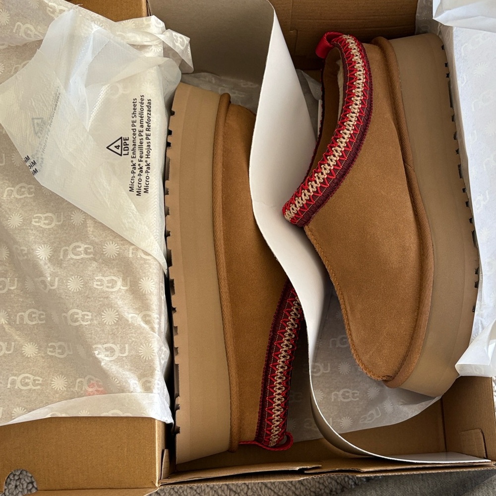 UGG Women's Tazz - Picture 2 of 5
